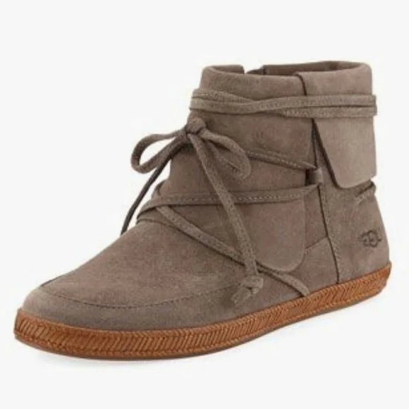 UGG Reid Women's Lace Up Boots - Picture 1 of 7